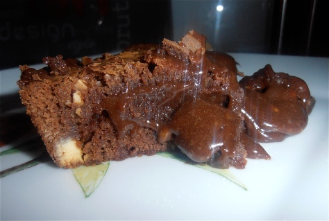 brownies au chocolat, chocolat blanc, nutella et pépites de nougatine